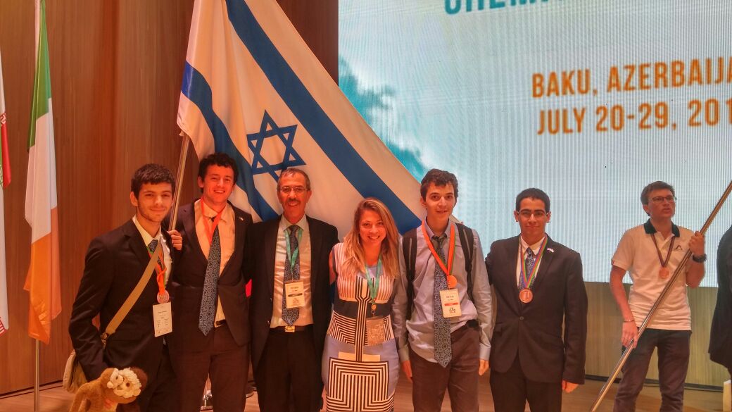 תמונה מחזורית. חברי המשלחת האולימפית בכימיה| צילום: ג'ניה וסטפריד אזרבייג’ן: נבחרת ישראל בכימיה זכתה ב-3 מדליות ארד