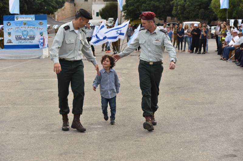 הצעירים ניצחו. הטקס בקבר הנביא יתרו|צילום: דו אחרי 41 שנים פורק גדוד חרב
