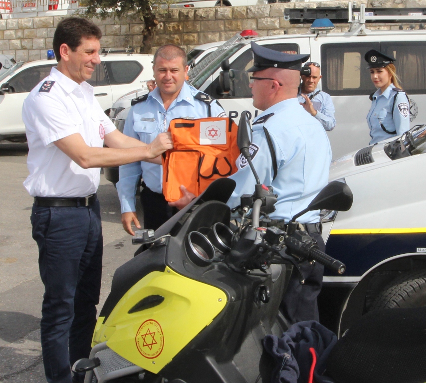 יוזמה: ערכת עזרה ראשונה בכל ניידת משטרה