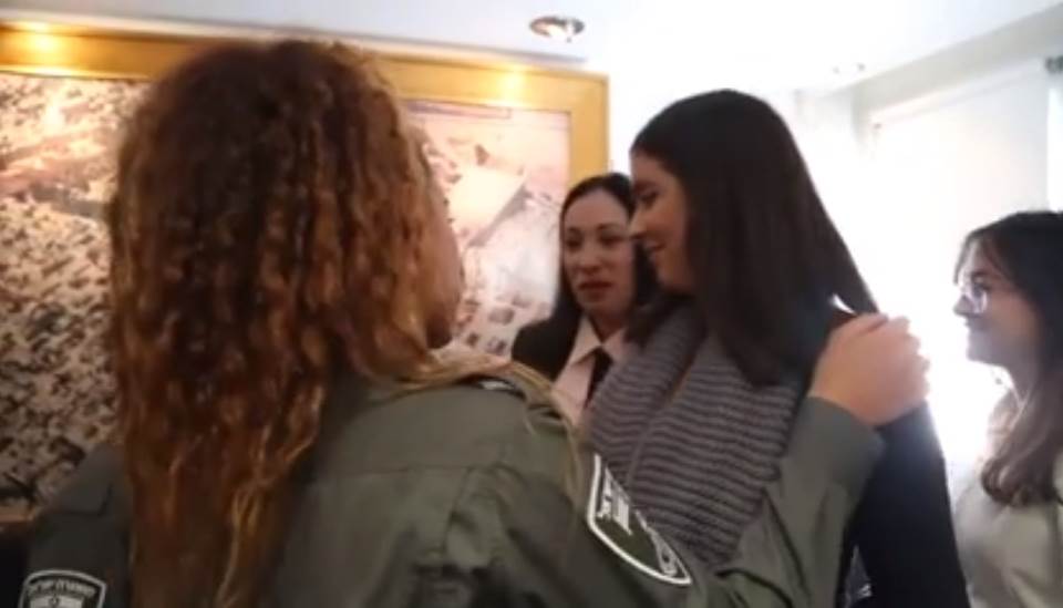 המשפחה השכולה ניחמה את השוטרות