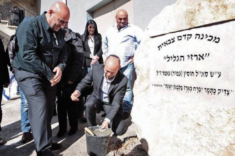 דוחף לאקדמיה. בנט בטקס|צילום: פרטי תוקם מכינה קדם צבאית ביישוב ג’וליס