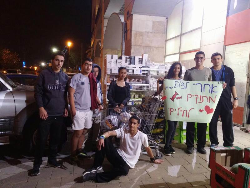 למען החיילים. הכנת משלוחי מנות|צילום: האגודה למען החייל 40,000 משלוחי מנות יחולקו לחיילים