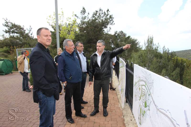 יוצאים לשטח. הסיור במעלות|צילום: שלמה שרביט יוזמה לפיתוח ההיי-טק בצפון