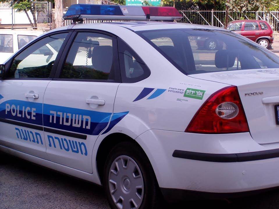 דרוש פתרון. ניידת משטרה | צילום: עמותת מחפשים פתרון לפקקים בכביש 89