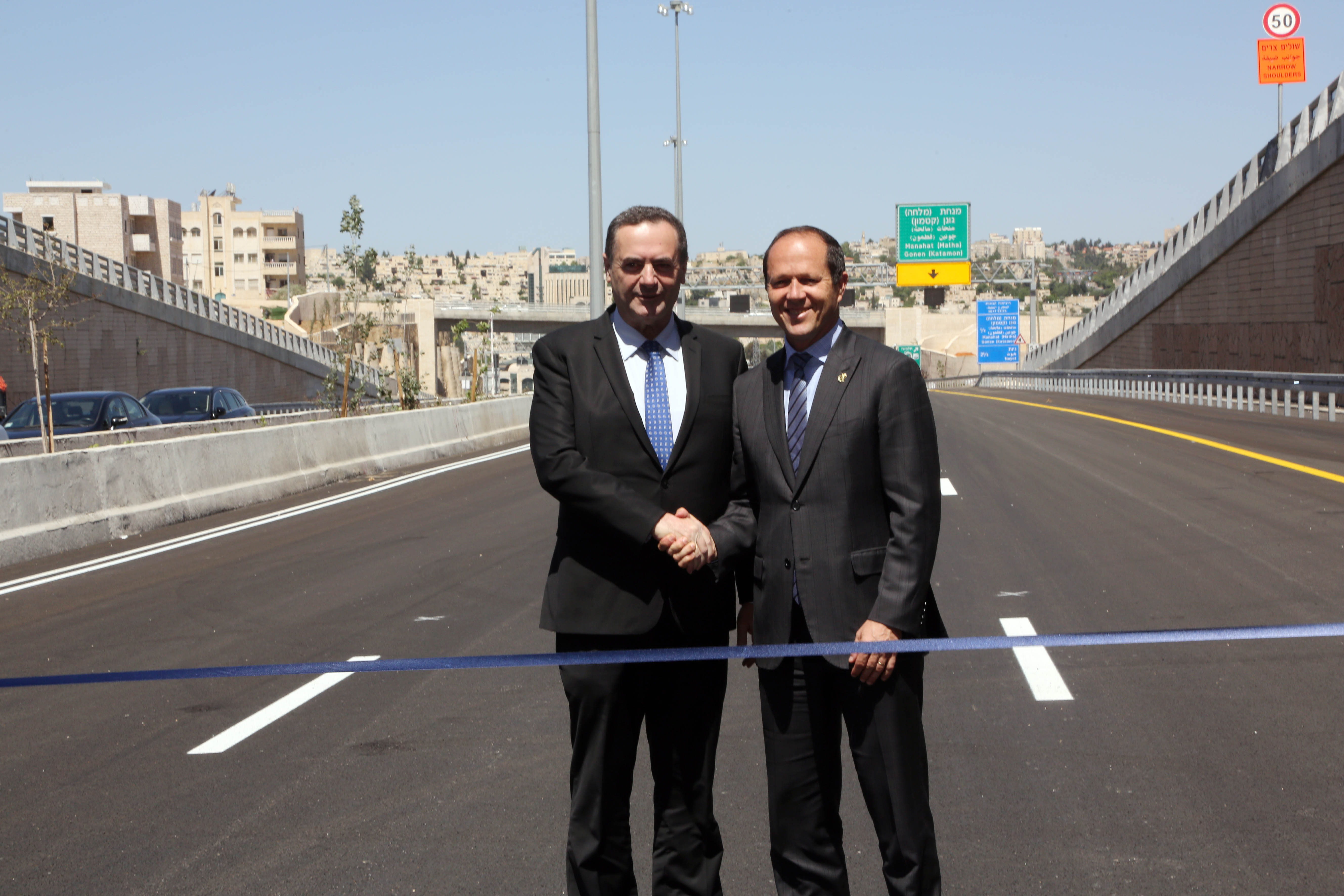 ההשקעה בחלק השלישי של כביש בגין עומדת על 400 מיליון ש"ח. כ"ץ וברקת בחנוכת קטע ג' של כביש בגין, היום | צילום: ששון תירם