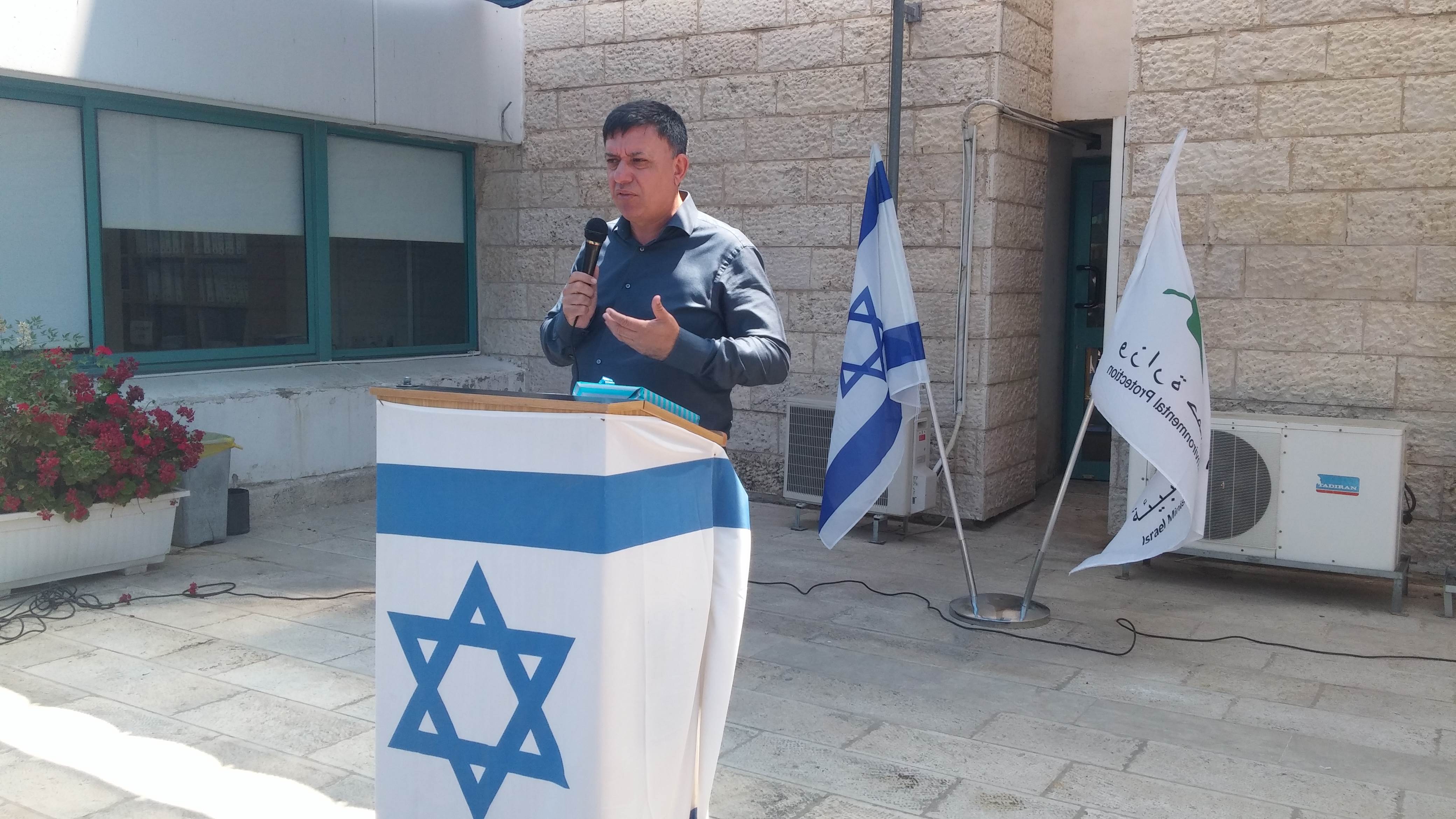 גבאי מבטיח להישאר במגזר הציבורי