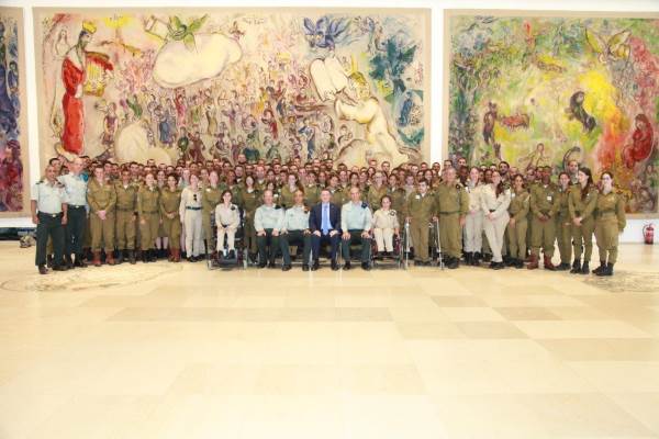 קבלת פנים חגיגית ל-120 החיילים המצטיינים בכנסת