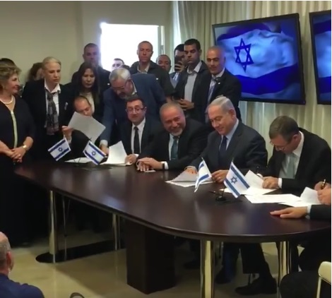 ראש הממשלה בנימין נתניהו מכריז על הרחבת הממשלה הלאומית בראשות הליכוד | שידור חי מתוך עמוד הפייסבוק של רוה נתניהו וליברמן חתמו על הסכם קואליציוני “אנחנו שותפים חדשים ישנים”