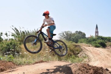 ביום בו החלה האכיפה כנגד רכיבה במדרכות – נחנך שביל אופניים אתגרי