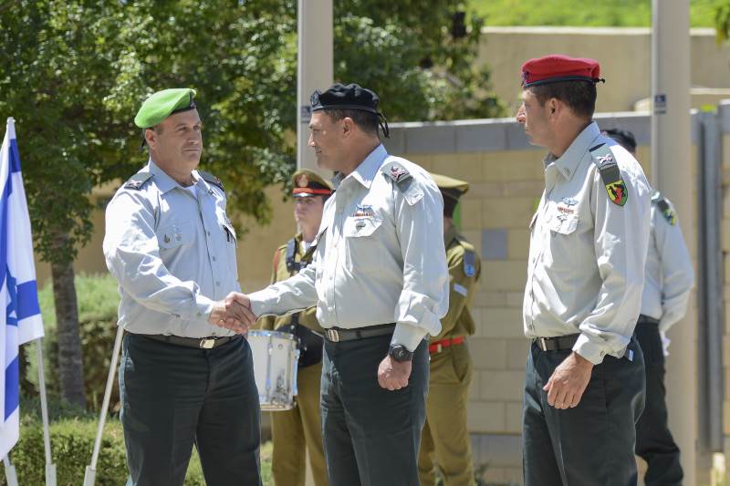 חילופי גברי. הטקס בדרום | צילום: דו מפקד חדש לעוצבת “שועלי האש”