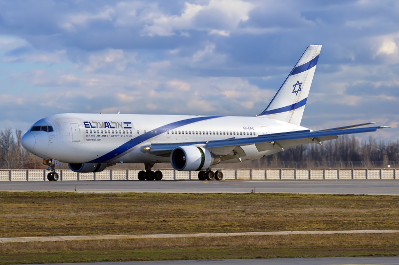 רמות נימק את טיעוניו באחוזים ההולכים וגדלים של טייסים אזרחיים בחברות התעופה. מטוס אל על | צילום: אולג בליאקוב, מתוך וויקיפדיה “הנזק לתעופה האזרחית בישראל מהותי יותר מנימוקי חולדאי”