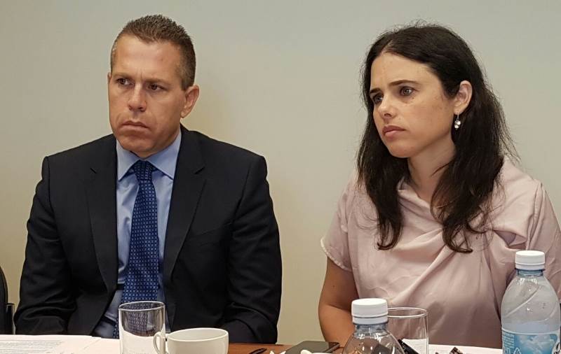 נועדו הבוקר עם בכירים בחברת פייסבוק העולמית. השרים שקד וארדן | צילום: דוברות משרד המשפטים יוזמת חקיקה משותפת במסגרתה תכני טרור יוסרו מהרשת