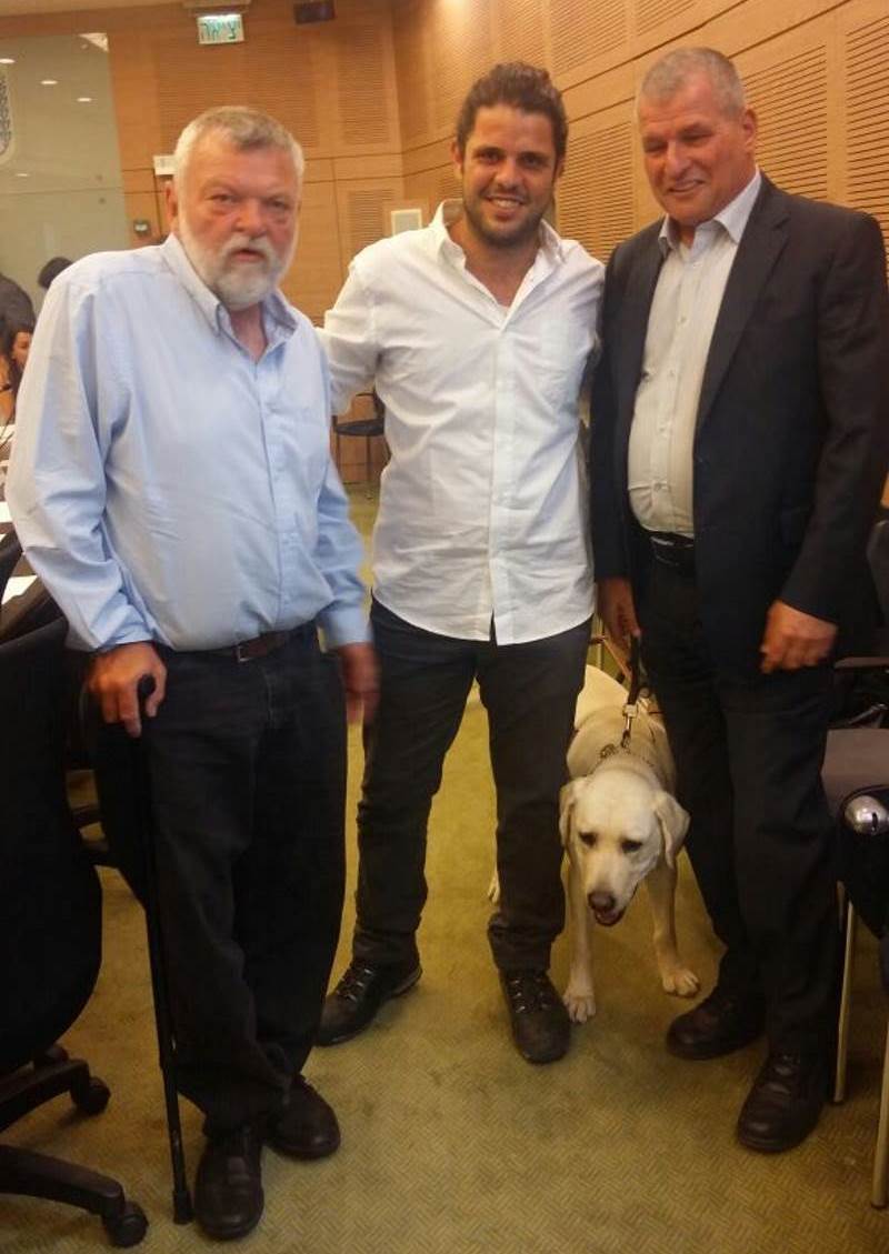 "עוולה אזרחית". בתמונה: גילאון ורוזנטל מציינים הניצחון היום (ג') | צילום : יח"צ