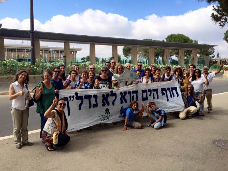 לצמצם פגיעה בחוף. הפגנה מול הכנסת|צילום: תום פישר נהריה: הכרזה סמלית על גן לאומי