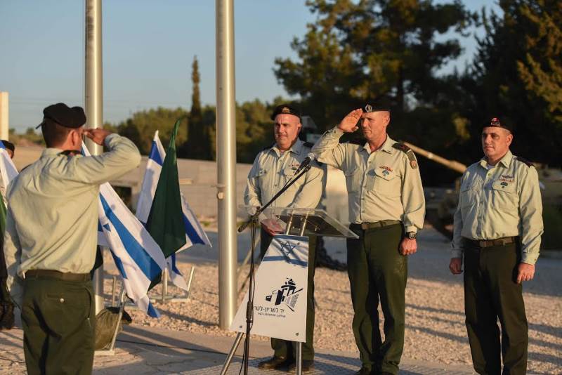חיל עם היסטוריה. הטקס. לטרון|צילום: דו לטרון: טקס החלפת קצין שריון ראשי