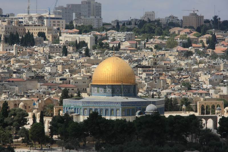הצווים כרגע ניתנו לחודש ימים ועם זאת תיבחן האפשרות להאריכם למשך שישה חודשים. הר הבית בירושלים | צילום ארכיון: www.pixabay.com דרעי חתם על צו איסור יציאה מהארץ של פעיל חמאס מירושלים