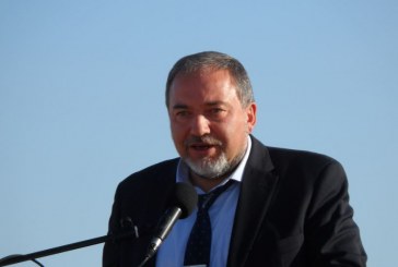 ליברמן לדרעי: שלול את תושבותה של אשתו של מבצע פיגוע