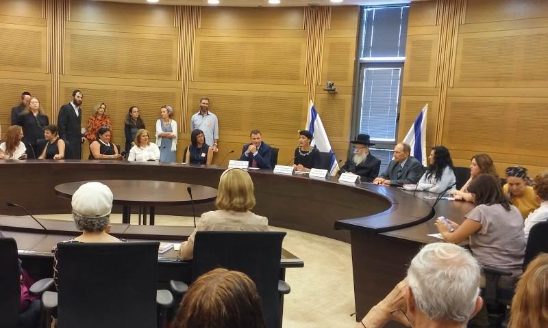 "בריאות נשים אינה מסתכמת בהיריון ולידה או ממחלות הנובעות מכך". בתמונה: מתוך אירוע לציון יום בריאות האישה הבינלאומי בכנסת היום (ג') | צילום: לשכת ח"כ שולי מועלם רפאלי