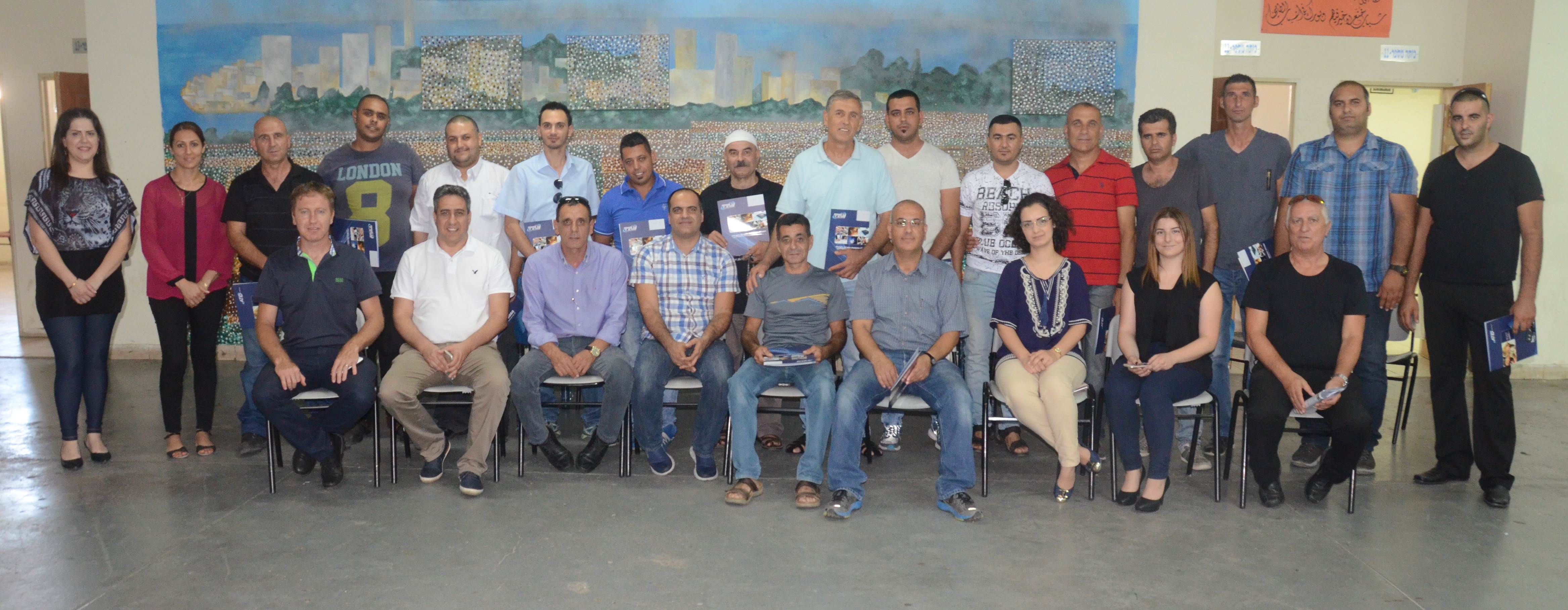 בקרוב קורסים נוספים. הנהגים החדשים ומארגני היוזמה|צילום: אברהם ג'רייס ירכא: קורס לנהגים דרוזים וצ’רקסים