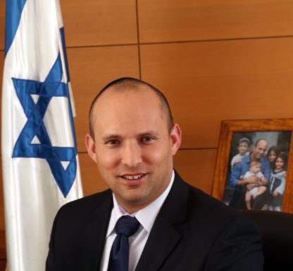 בנט: “אי אפשר לכנות ציבור שלם בכינויי גנאי ולהסתתר מאחורי ההלכה”
