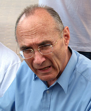כיהן בעבר, בין היתר, כשר לביטחון פנים. בתמונה: ד ליברמן מינה את לנדאו ליו”ר רפאל