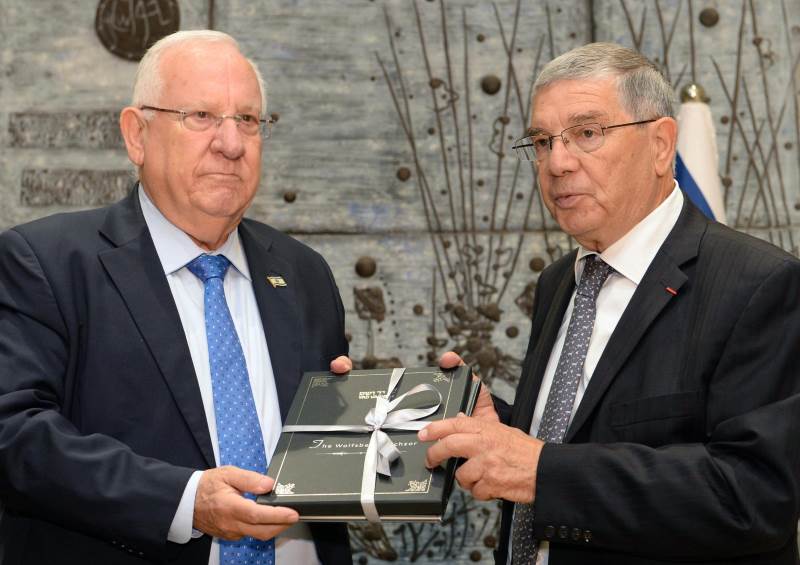 לכך ש'יד ושם' חשוב כל כך ריבלין לתומכי ותורמי ‘יד ושם’: “אתם אדריכלי העתיד של העם היהודי”