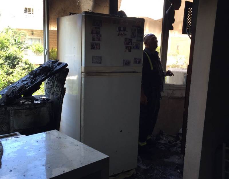 כשל חשמלי. הדירה נשרפה בעכו|צילום: באדיבות מכבי האש עכו: כבאים הצילו תושבים