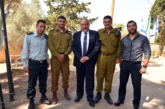 ביקור רשמי בחוות השומר | צילום שר הבטחון בחוות השומר | צילום צילום: אריאל חרמוני, משרד הביטחון