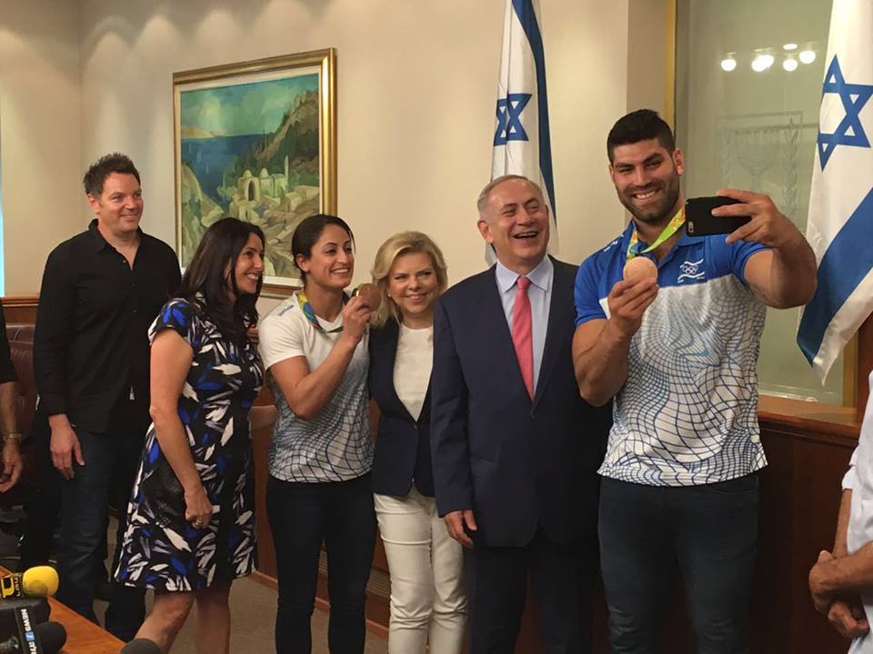 מקבלים את המשלחת | צילום עמוס בן גרשום לעמ טקס ממלכתי למקבלי המדליות
