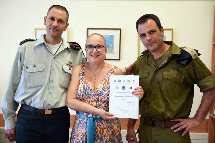 מאמץ מיוחד. ברכה הרץ, אל צה”ל יאחד עשרות מרכזי מחשוב