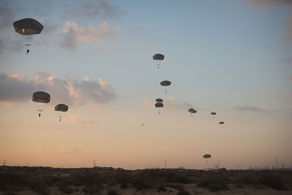 אירוע מרגש וסימבולי". שחזור הצניחה במיתלה צילום: באדיבות משרד הביטחון|