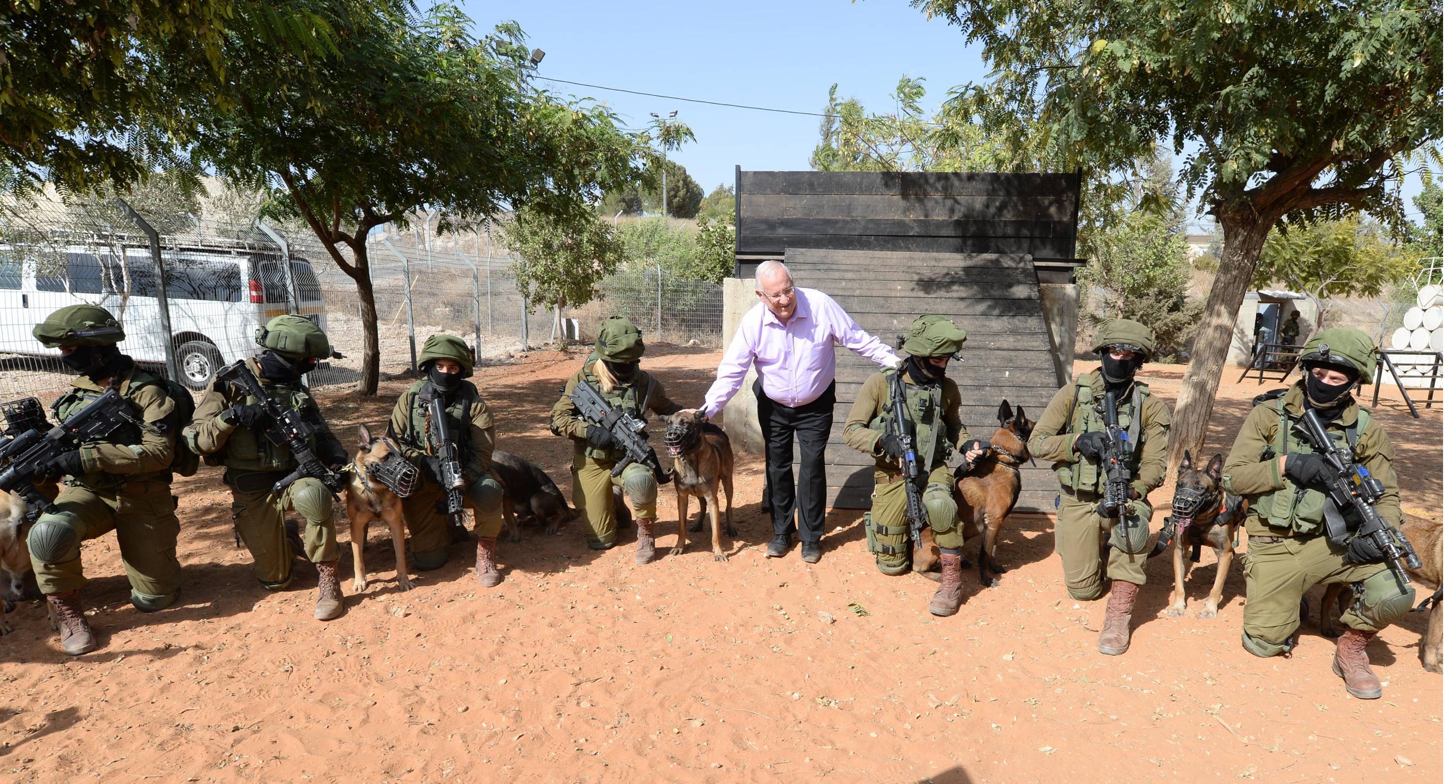 ״אף שאתם אלה ששומרים עלי, אני הוא החייל שלכם״