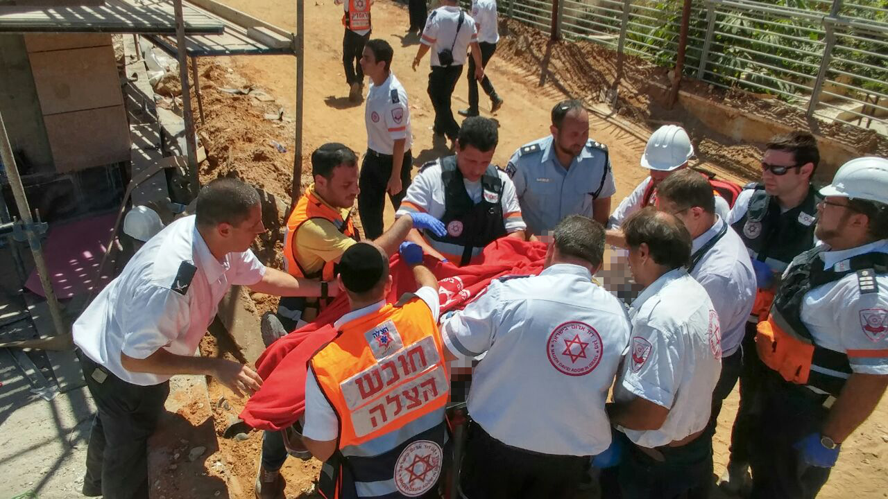 נלחמים על חיי הפצועים | צילום דוברות מדא 