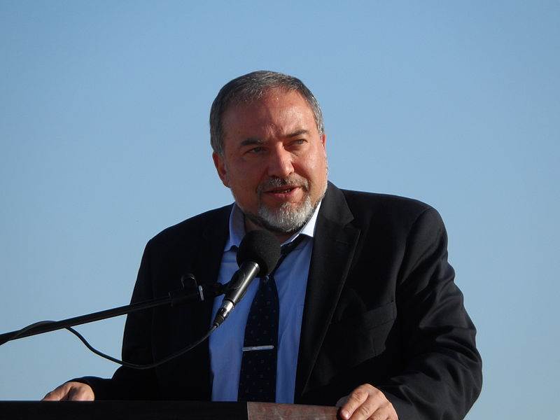 סיוע לתעשייה הביטחונית בערד. ליברמן|צילום: יונתן קלינגר, ויקיפדיה משרד הביטחון יבצע רכש בנגב