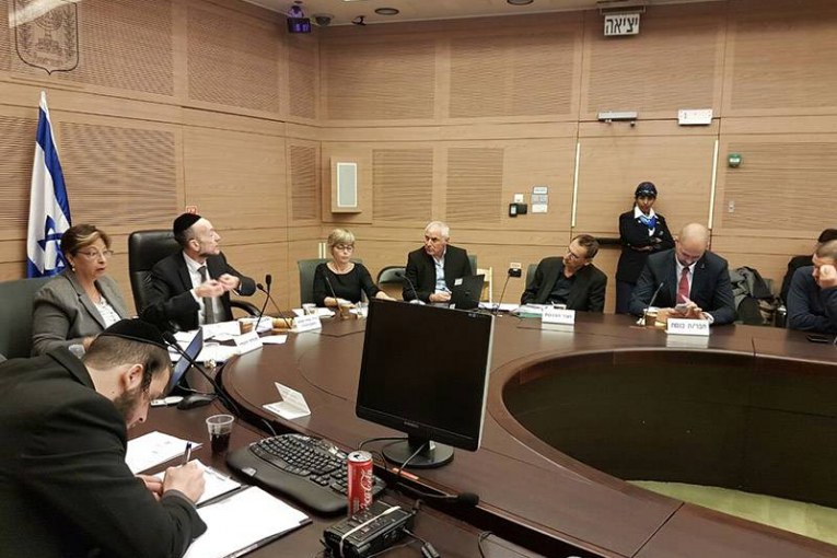דרישה לאפשר לנהגים פרטיים להסיע בתשלום