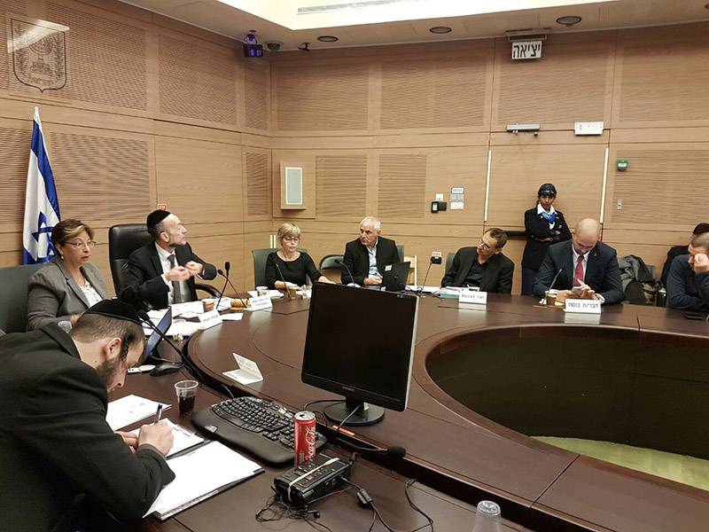 דרישה לאפשר לנהגים פרטיים להסיע בתשלום