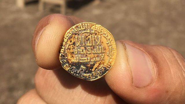 שווה 100 קילו תבואה. מטבע הזהב|צילום: עומר זידאן