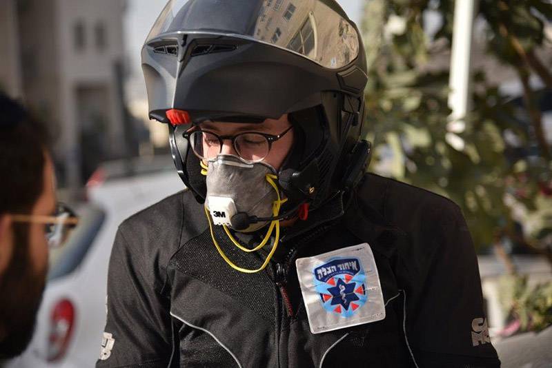 ציוד נשימה למתנדבים בגל השריפות