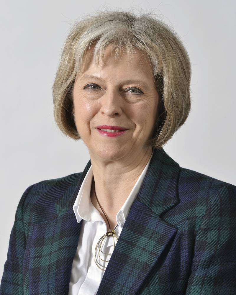 "חנוכה שמח". תרזה מיי צילום: ויקיפדיה, UK Home Office