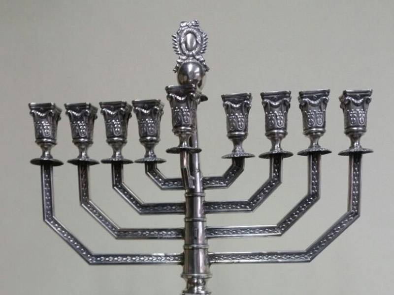 נס משפחתי. החנוכיה של משפחת פרס-ולדן|צילום: פרטי אובמה ידליק נר חנוכה