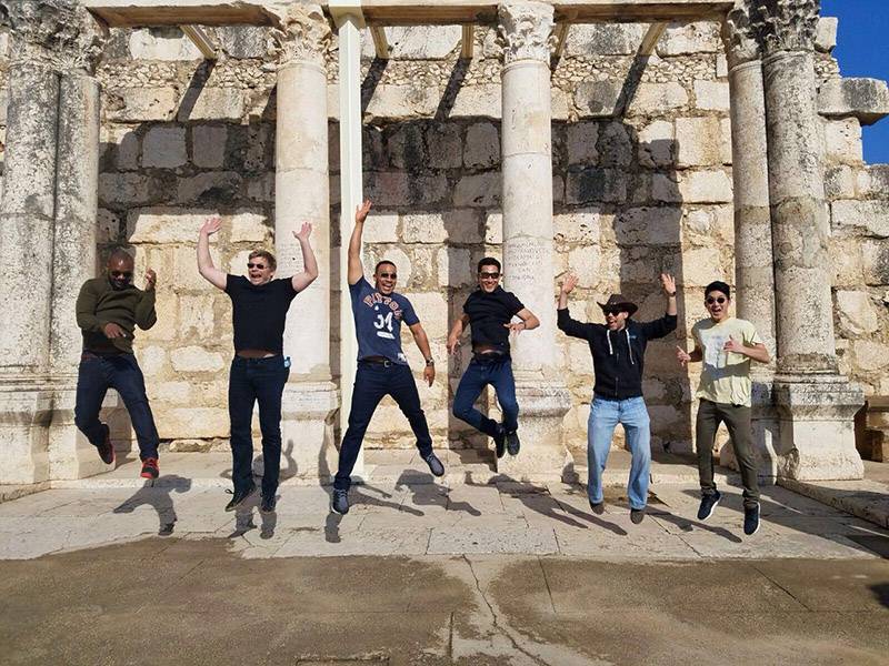 רואים כוכבים. המשלחת במהלך הביקור|צילום: פרטי “הכוכבים מהוליווד יהיו גשר בין ישראל לעולם”
