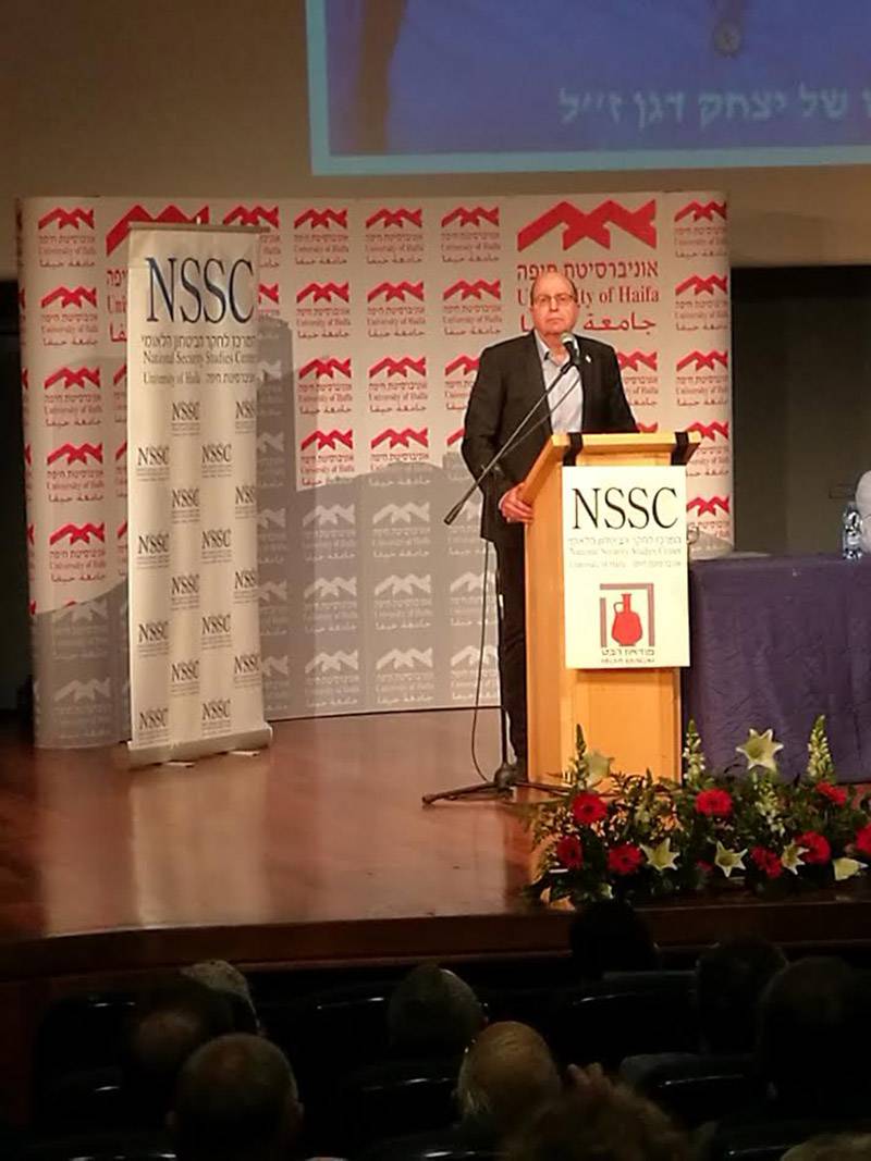 עושים ספין. יעלון בחיפה|צילום: יח"צ