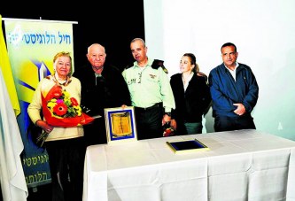 פרס לבן 75 שמתנדב בצבא